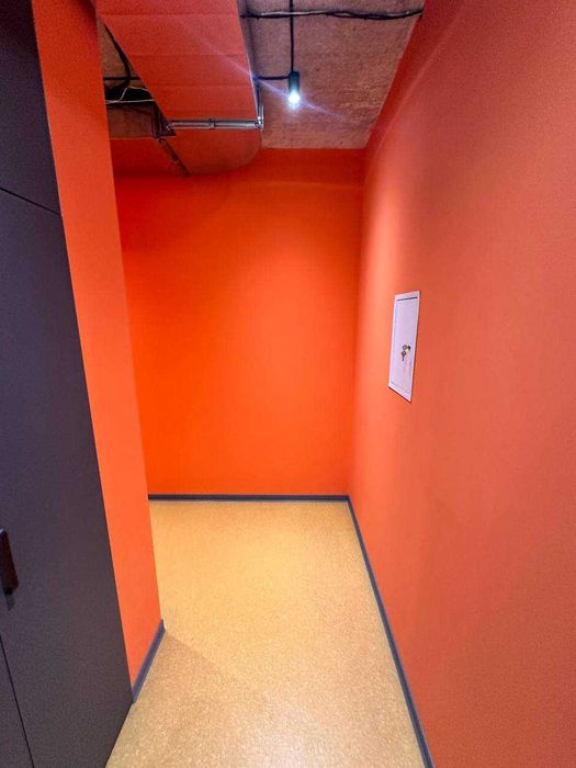 Оренда офісу з ремонтом та власною терасою на вул.Стуса.335м2.