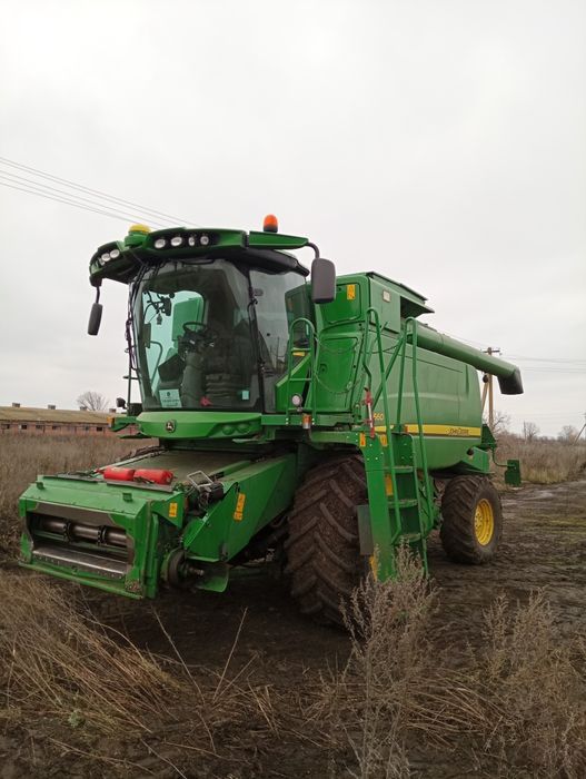Комбайн Джон Дір Т 660