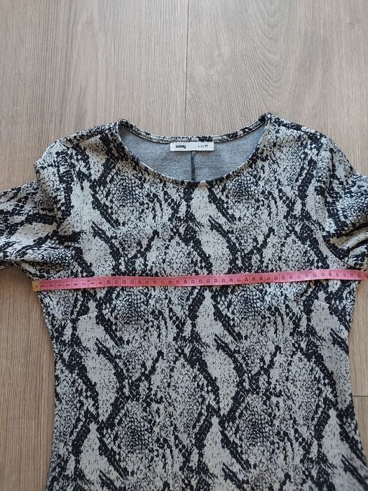 Sukienka wężowy wzór r.M