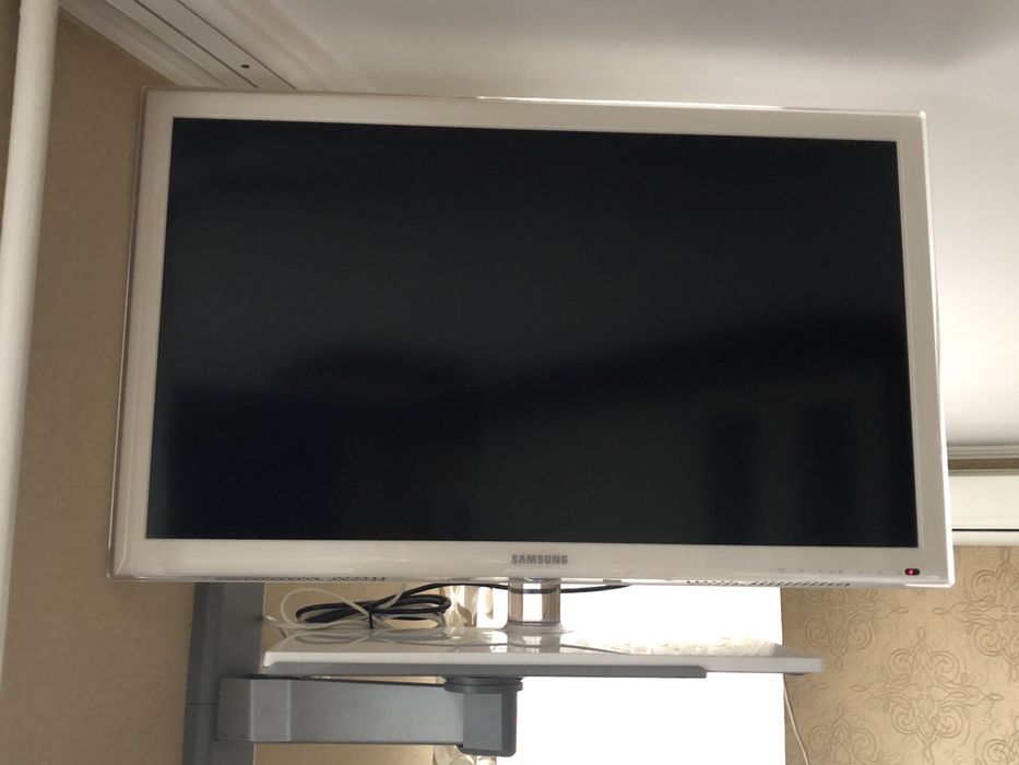 Продам LED-телевізор Samsung UE32D4010NW