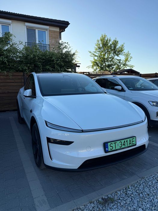 Wynajem samochodu Tesla Model Y Long Range 2025 Juniper