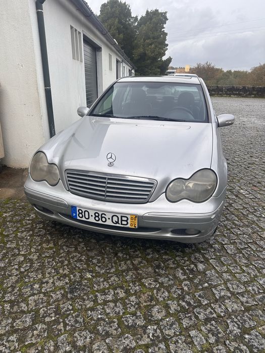 Mercedes C220 impecavel de mecanica, estofos em couro impecaveis
