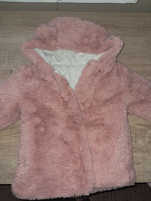 Ciepłe różowe futerko dla dziewczynki z kapturem
