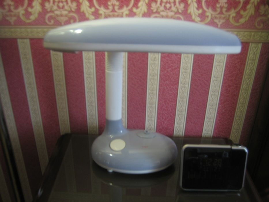 Лампа-светильник настольный энергосберегающий 11ватт