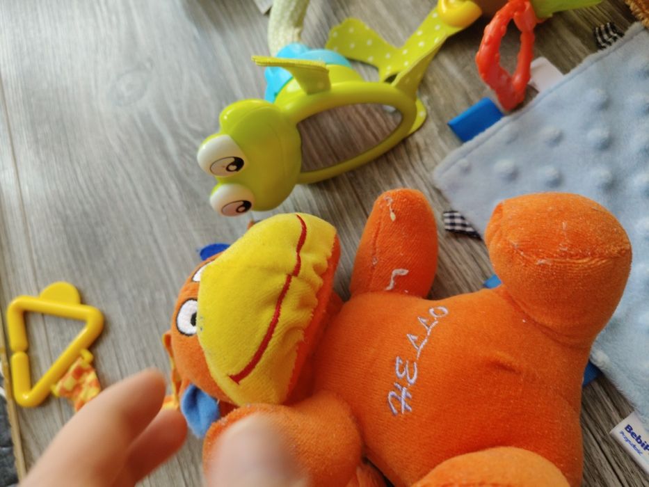 Zabawki do wózka, łóżeczka