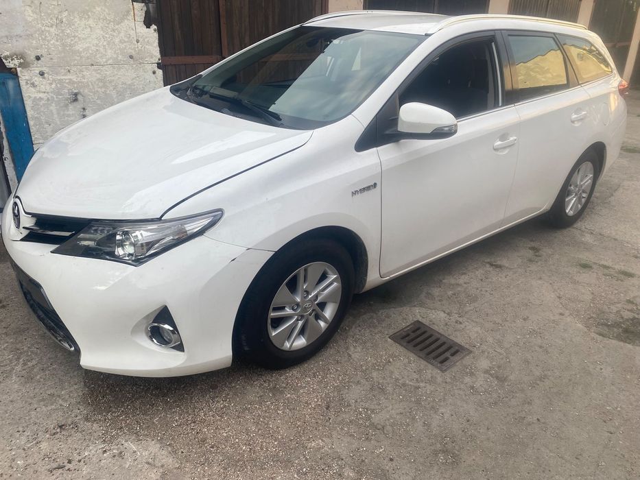 Hyundai i20 Lub Toyota  AURIS
