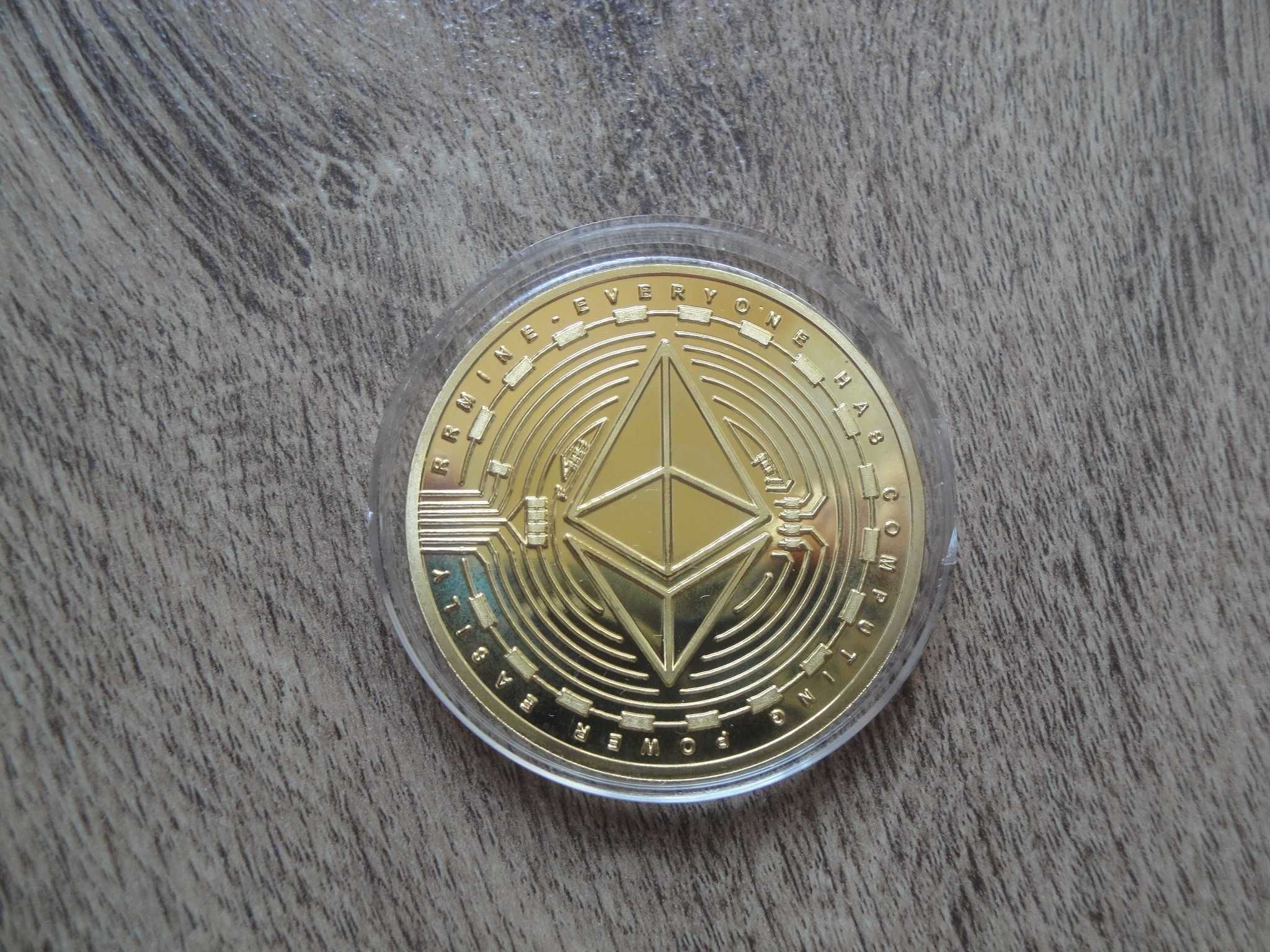 Монета EOS биткойн в капсуле Bitcoin