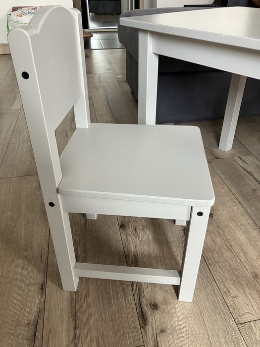 Stoliczek dla dziecka z krzesełkiem