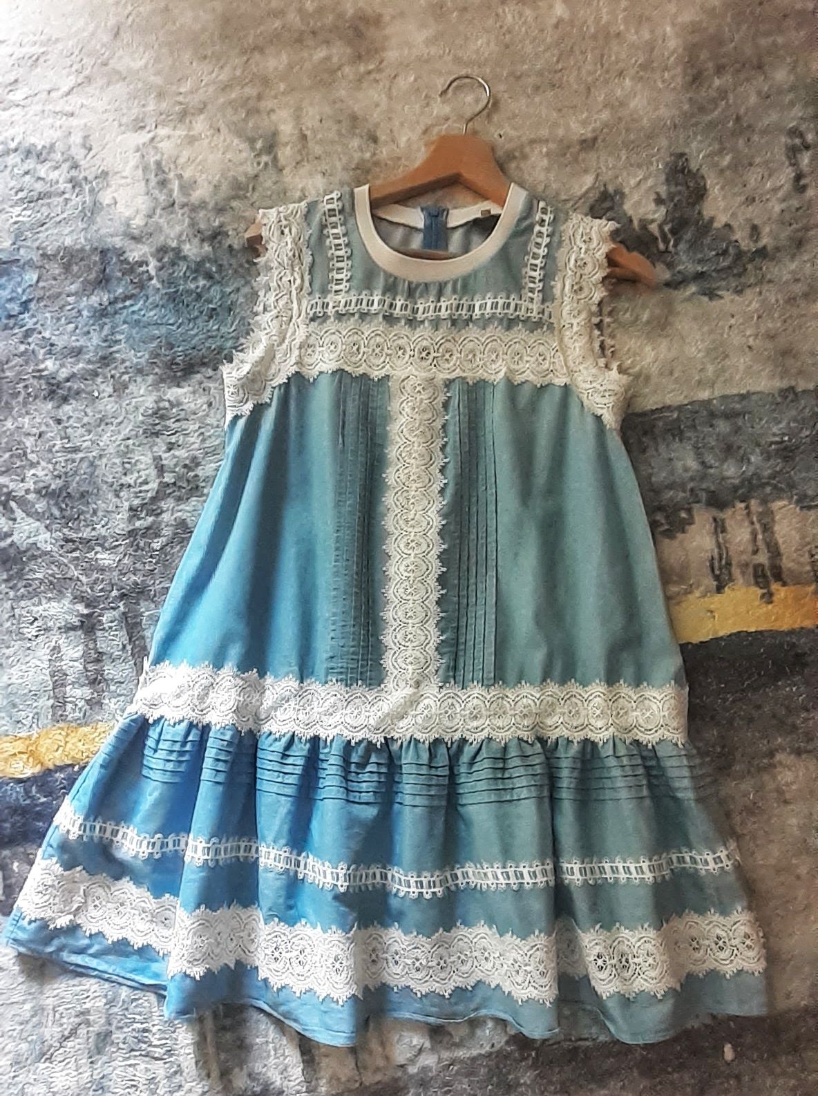 Piękna, niebieska sukienka na lato z koronkami, rozmiar M, 38