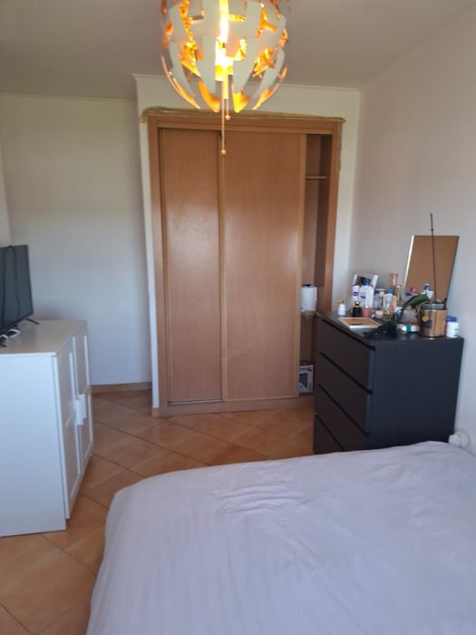 Aluga-se quarto Carnaxide