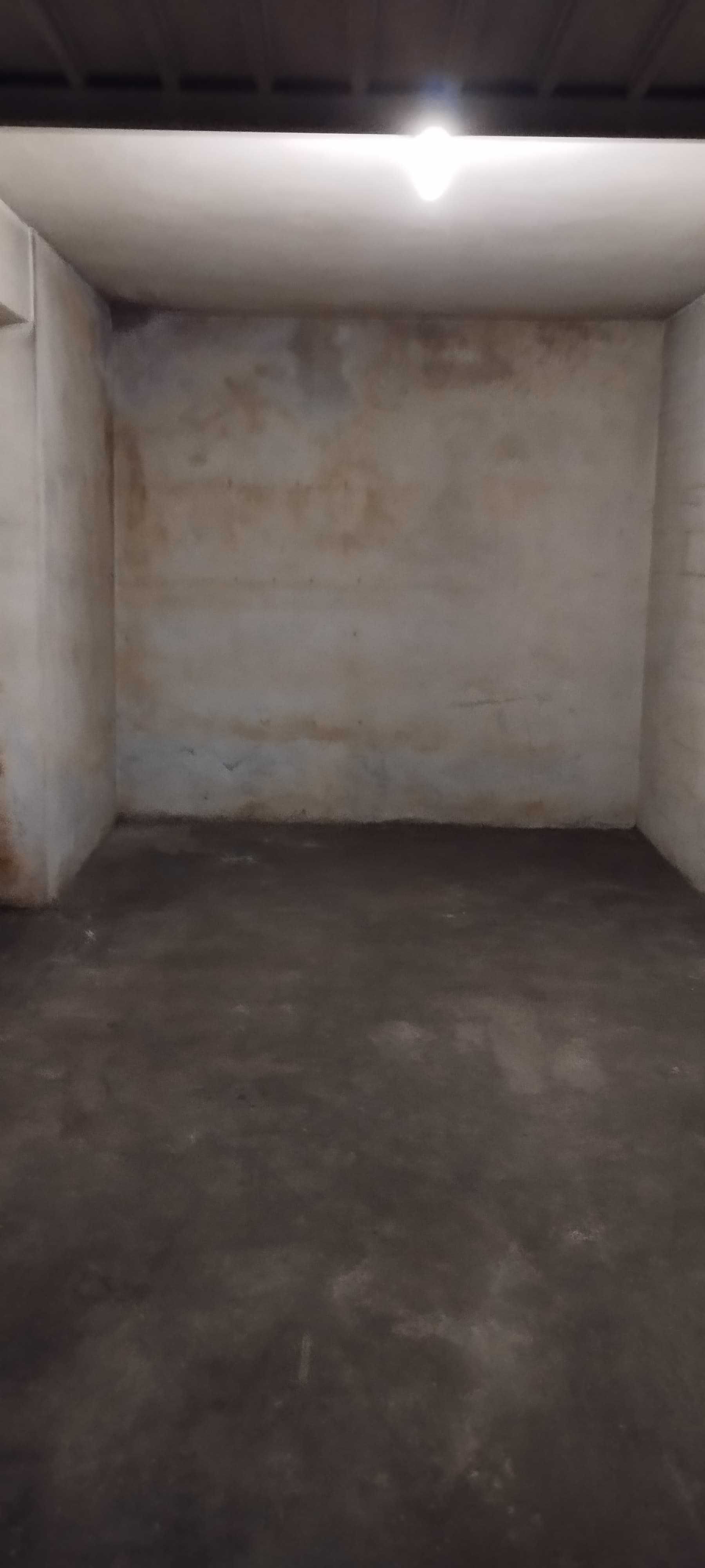 Aluga-se lugar de garagem individual (fechado) em Serzedo, VNG