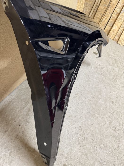 Tesla Model Y крило праве