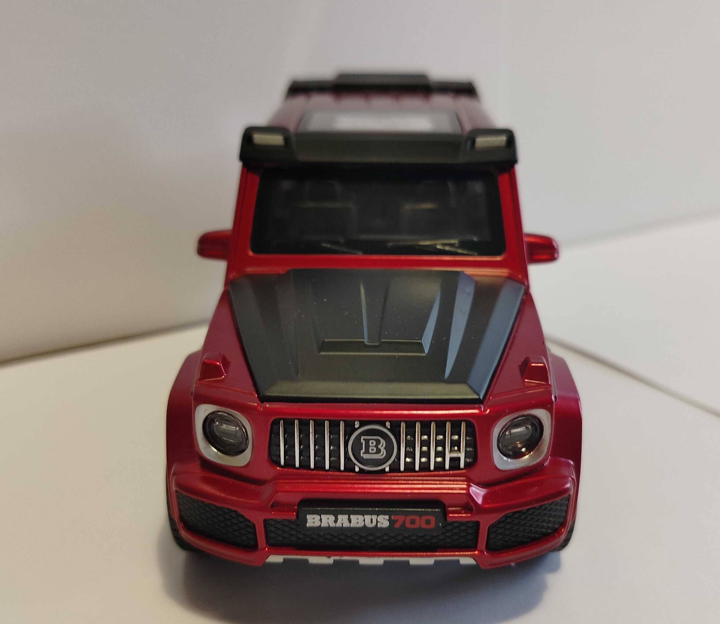 Autko Mercedes G G700 BRABUS zabawka 1:32 METAL czerwony