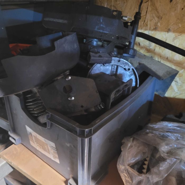 Silnik do kosiarek, obudowy, czesci CAŁOŚĆ