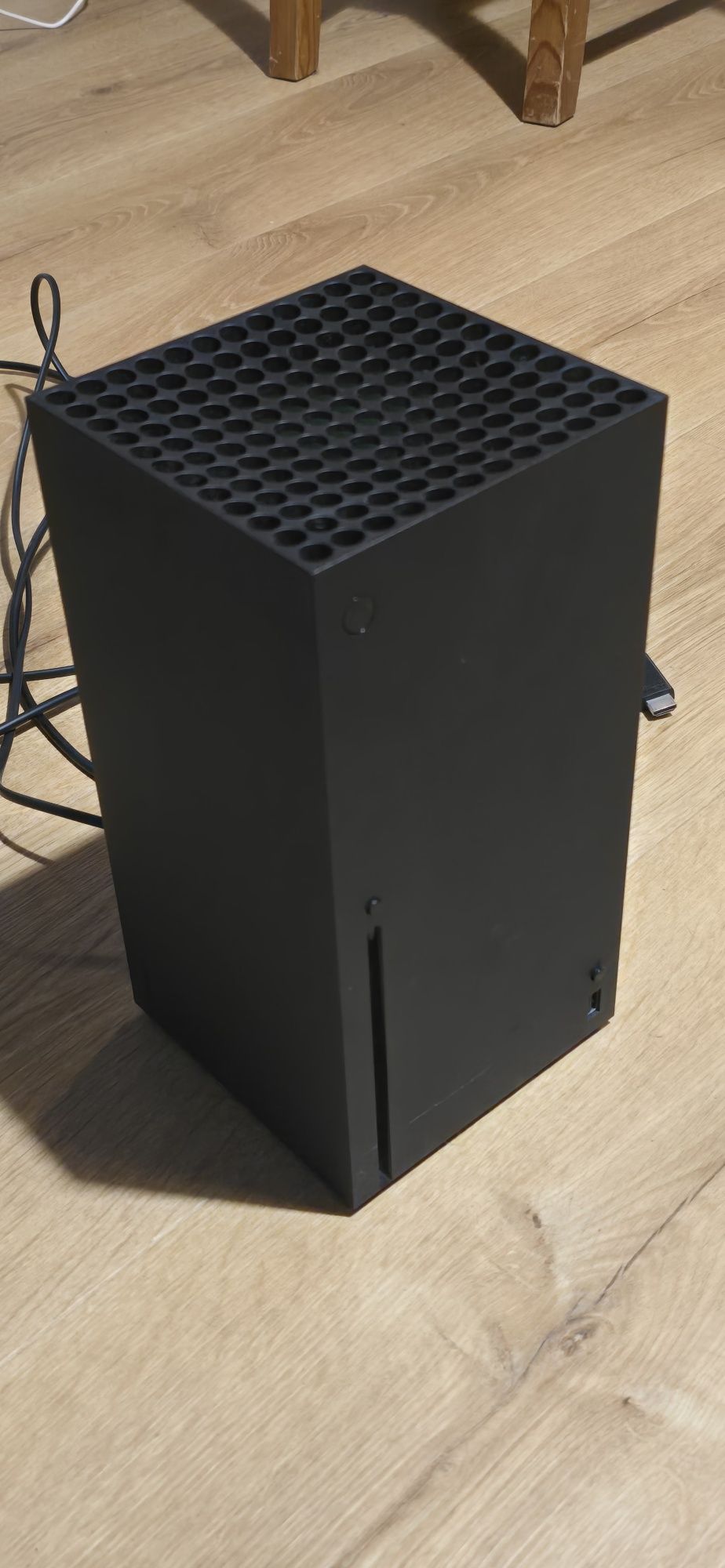 XBOX Series X 1TB + 1 pad + 3 gry