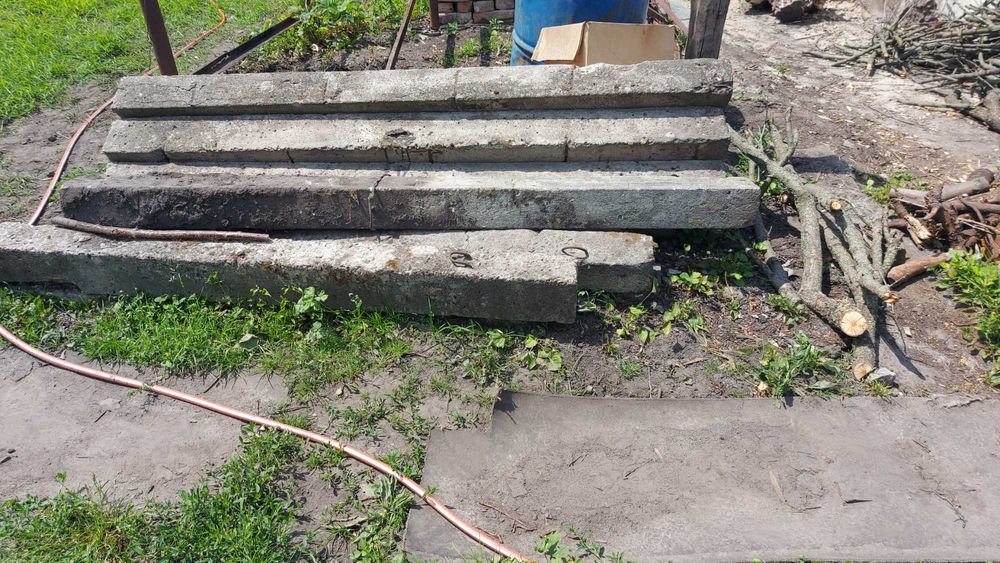 Перемычка несущая бетонна.