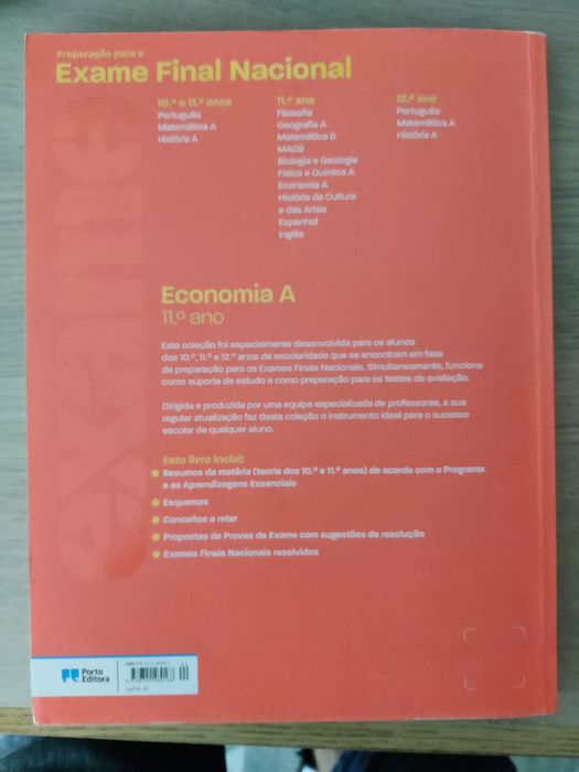 Livro  preparação para exame nacional de economia 11°ano