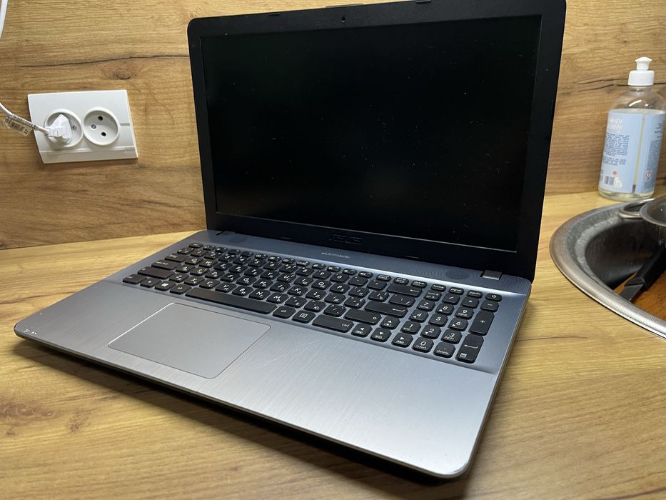 ASUS X541SC | Intel Pentium N3701 | SSD 224gb | 4 gb ОЗУ | NVIDIA 810M