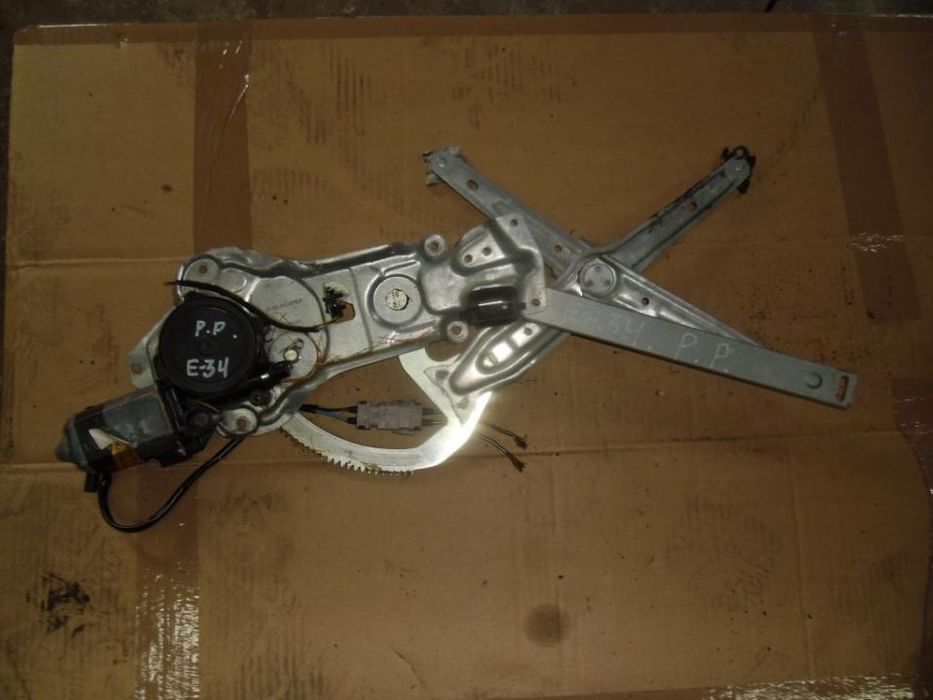 MECHANIZM OPUSZCZANIA SZYB BMW E 34 PRAWY PRZOD
