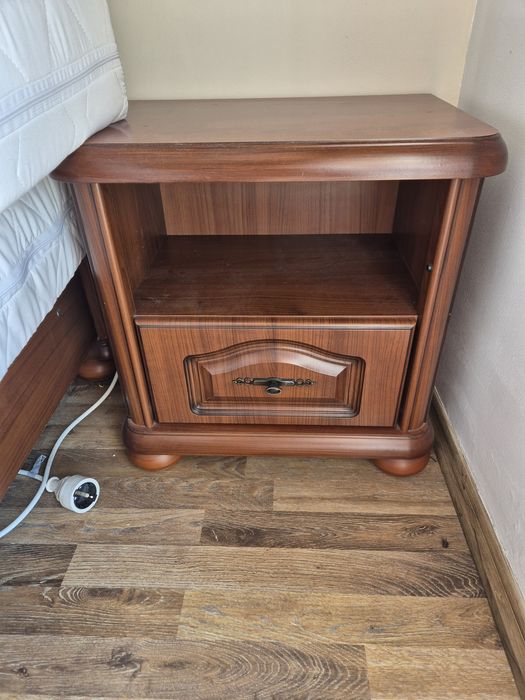 Rama łóżka 140 x 200 z nocną szafką