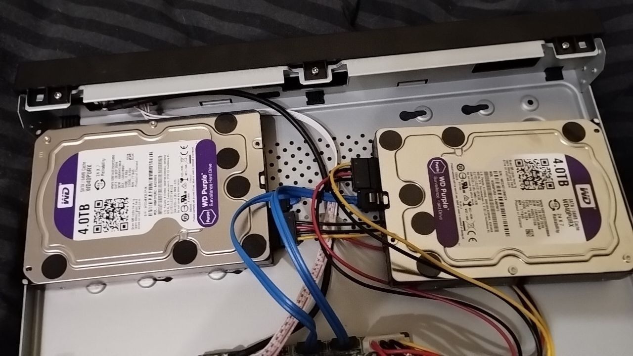 Відеореєстратор Hikvision ds-7608ni-e2 з двома HDD по 4 Тб