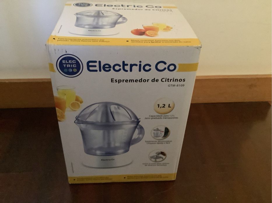 Espremedor de citrinos elétrico, nunca usado, com caixa.