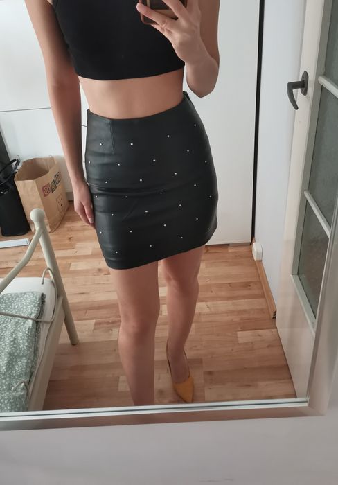 Spódniczka krótka obcisła czarna Eco skóra damska
House 34 XS
Stan bar