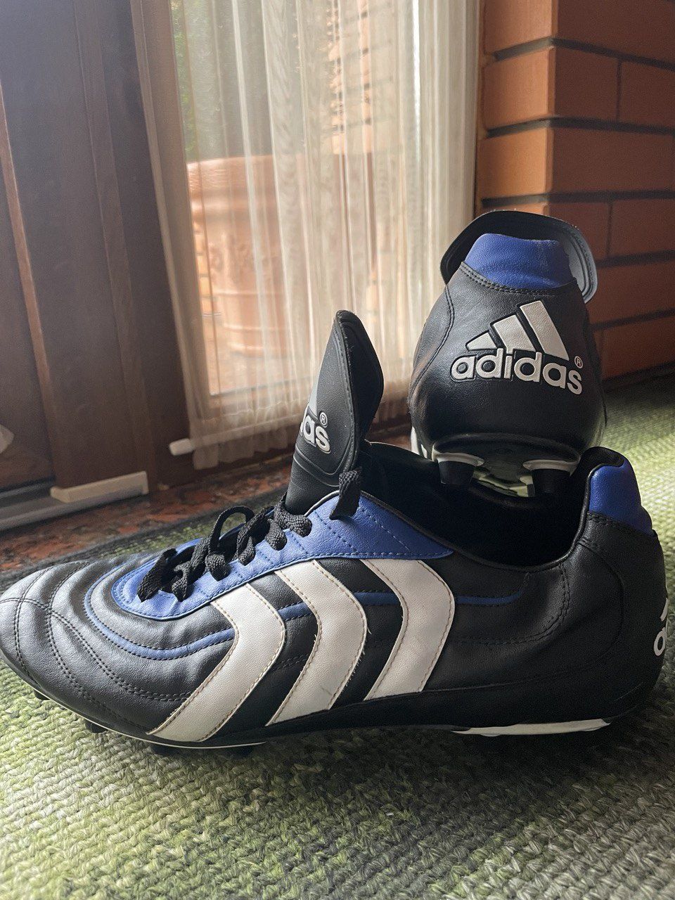 Продам майже нові бутси Adidas