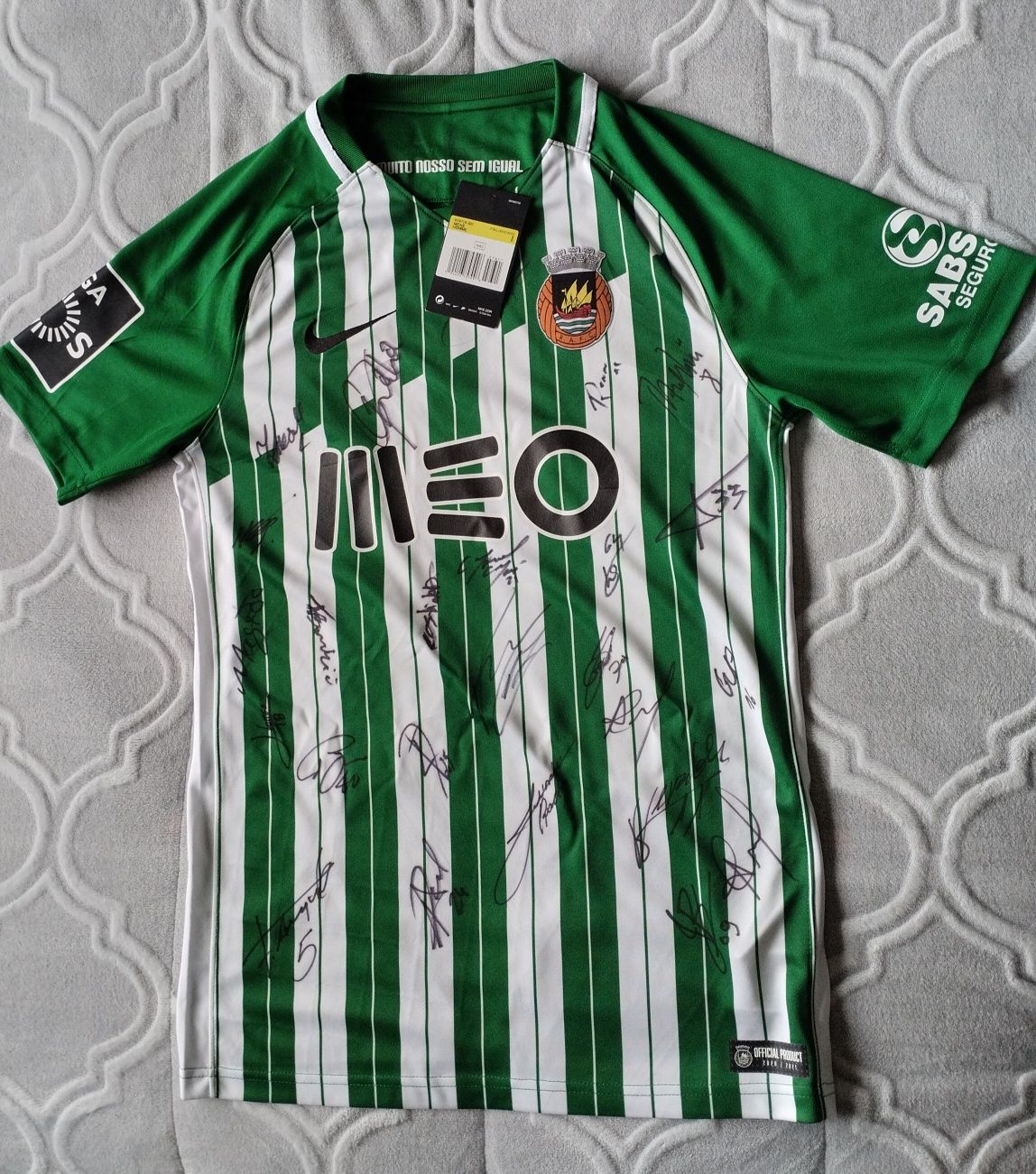 Camisola do Rio Ave autografada pelos jogadores no ano 2020 / 2021