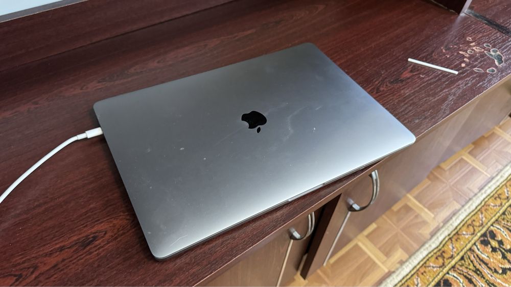 macbook pro 2017 15,6 inc