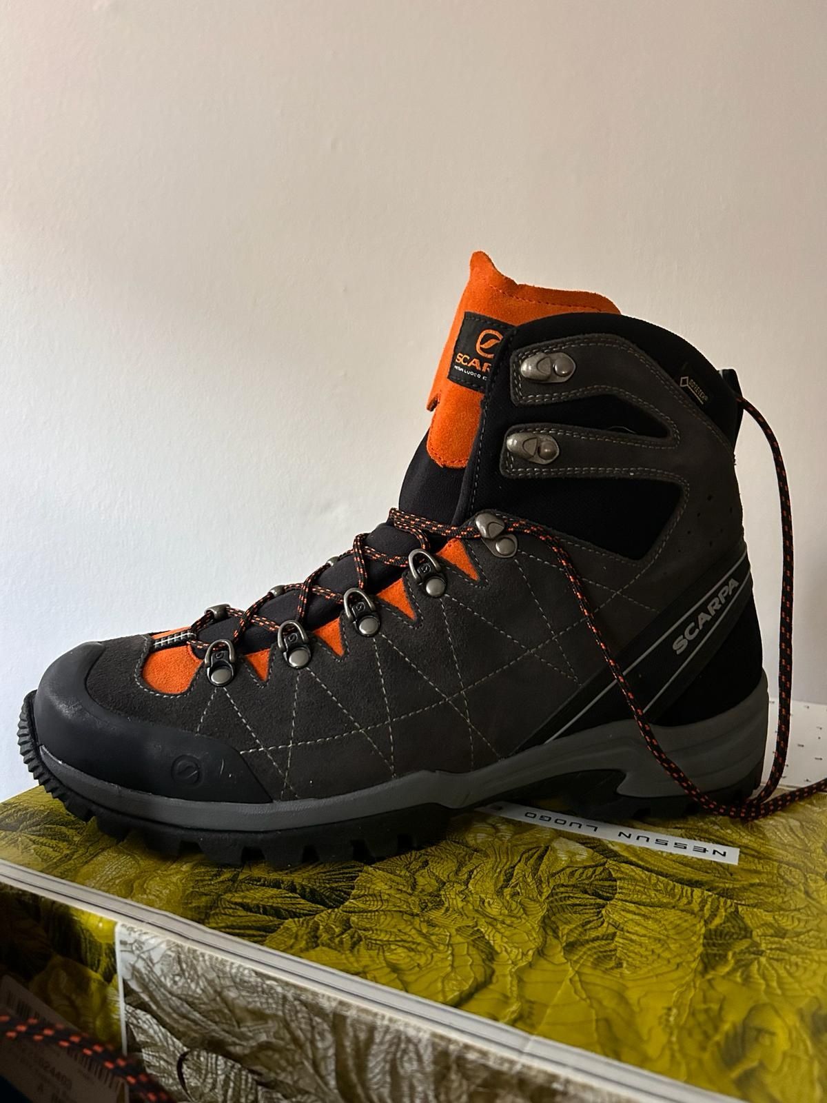 Botas Scarpa - novas com etiqueta hiking