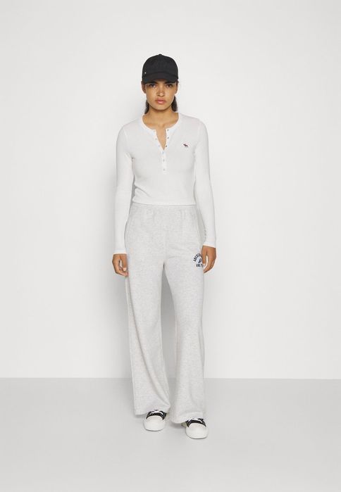 Bluzka basic biała logo Abercrombie & Fitch XL