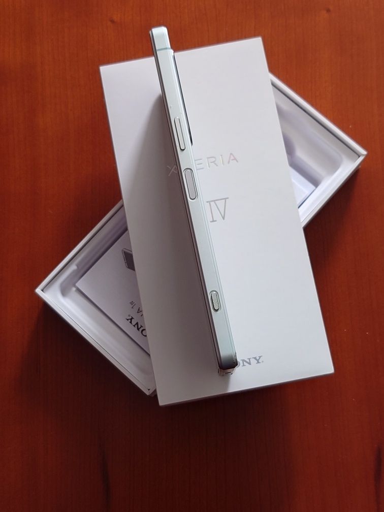 Sony Xperia IV branco novo