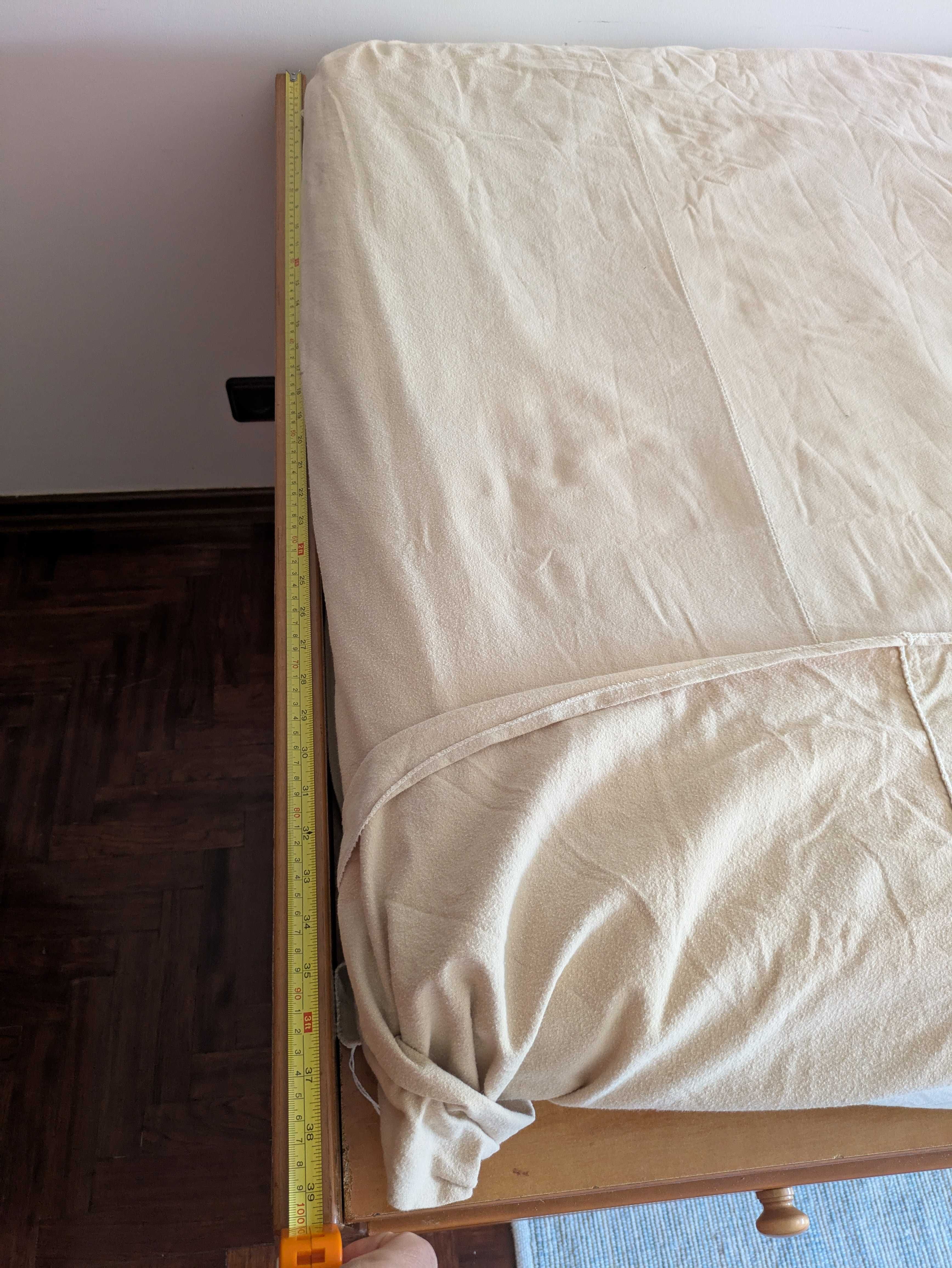Cama solteiro com gavetas