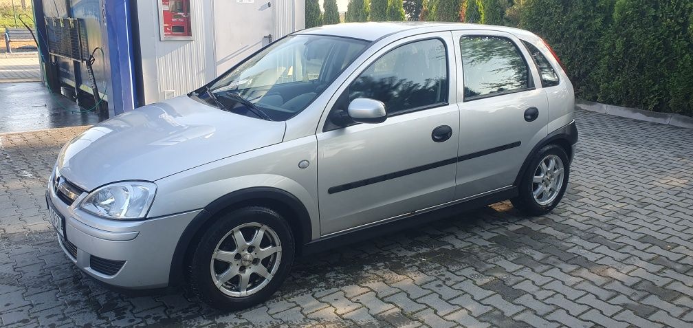 Opel corsa c 1.2  benzyna 2002