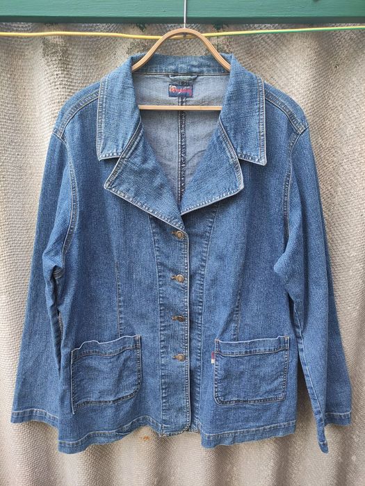Женский джинсовый пиджак