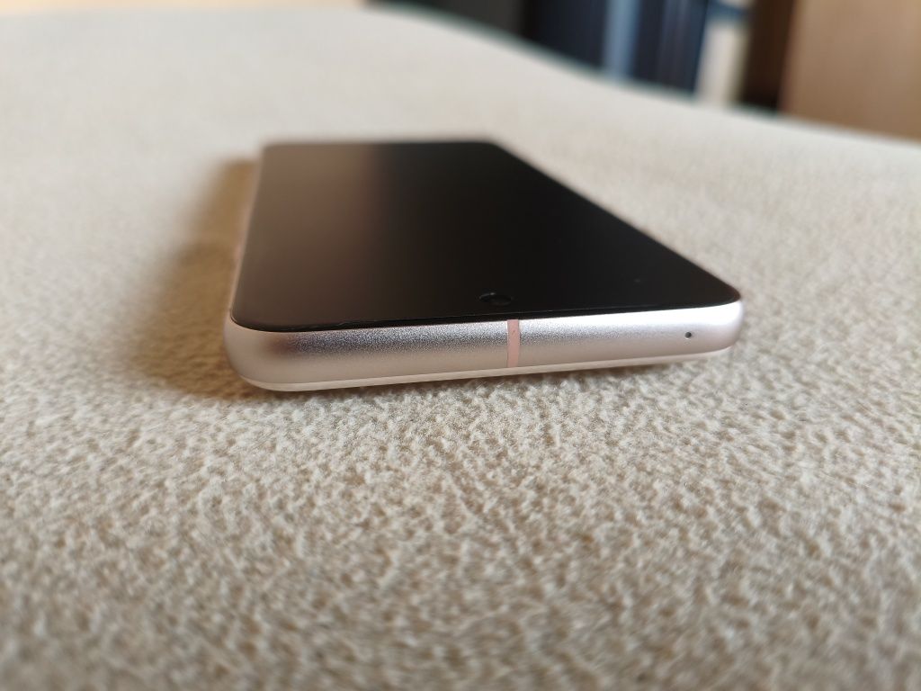 Google Pixel 8 128 GB kremowy, stan idealny