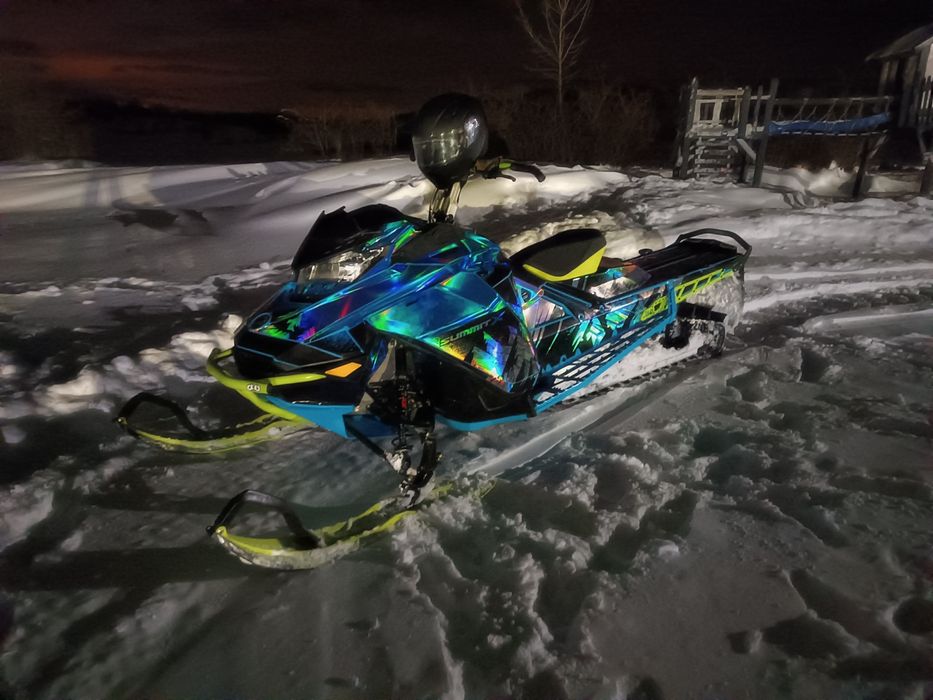 Skuter snieżny Ski doo Summit 850