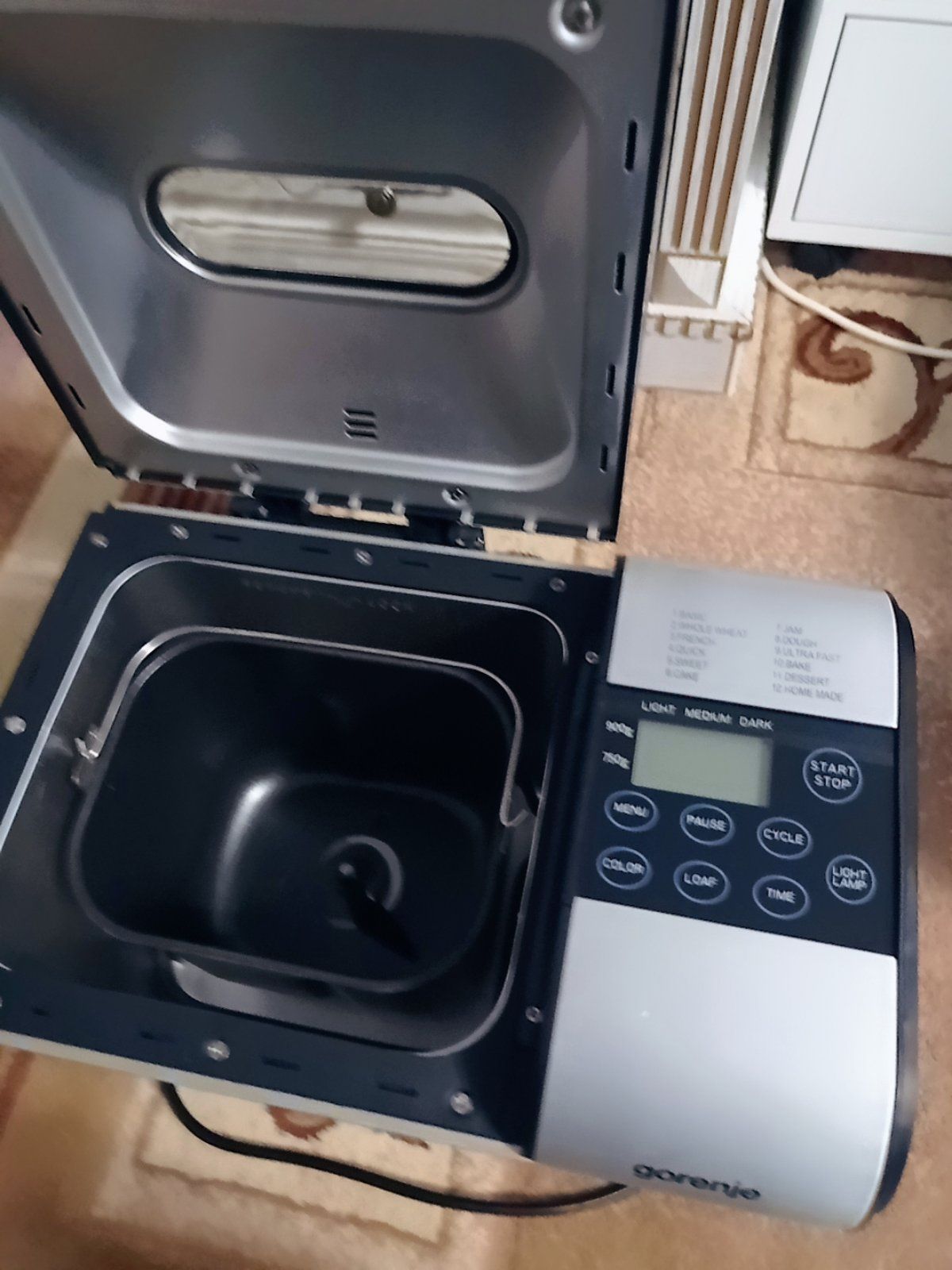Продам хлебопечь модель gorenje BM900 AL