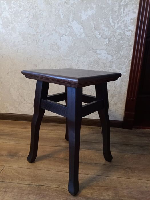 Дубова табуретка в кольорі венге