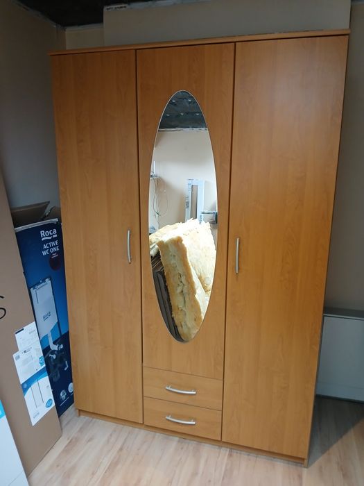 Szafa ubraniowa z lustrem