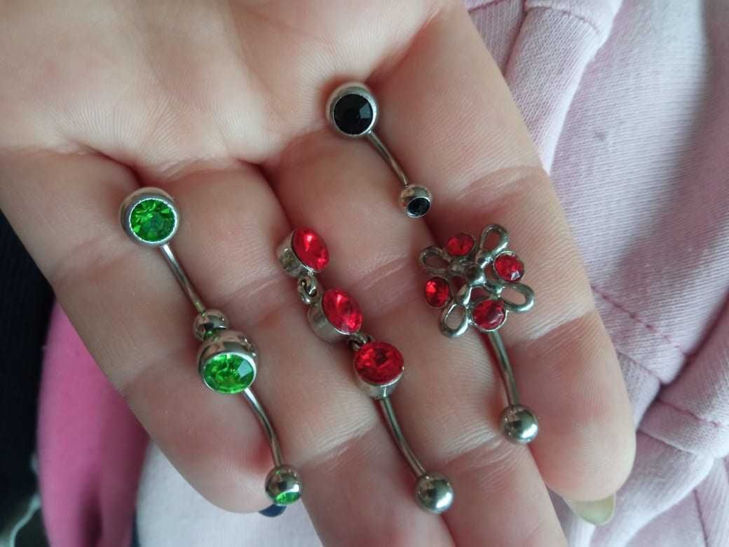Kolczyk do pępka zielony, zielone oczko, zielony diament, piercing
