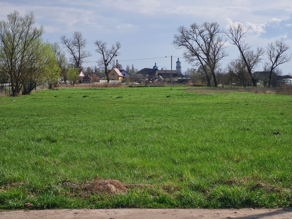 Требухів центр села 10 соток 100 метрів від озера