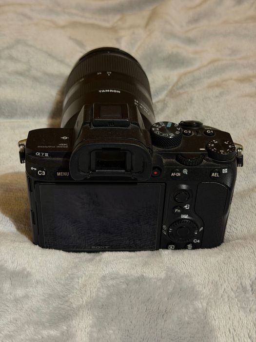 Sprzedam Sony A7 III – stan jak nowy, niski przebieg, pełen zestaw