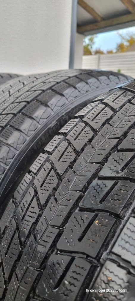 Шины зимние Dunlop б.у  235/55/20