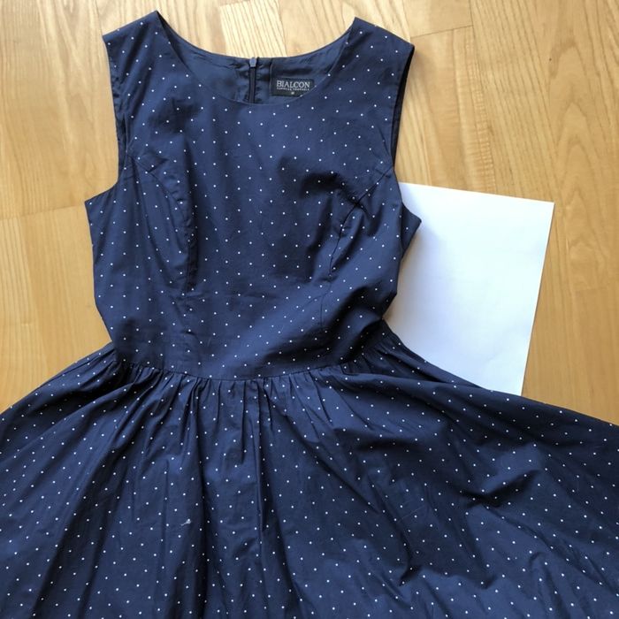 Granatowa, balowa sukienka w kropki Bialcon