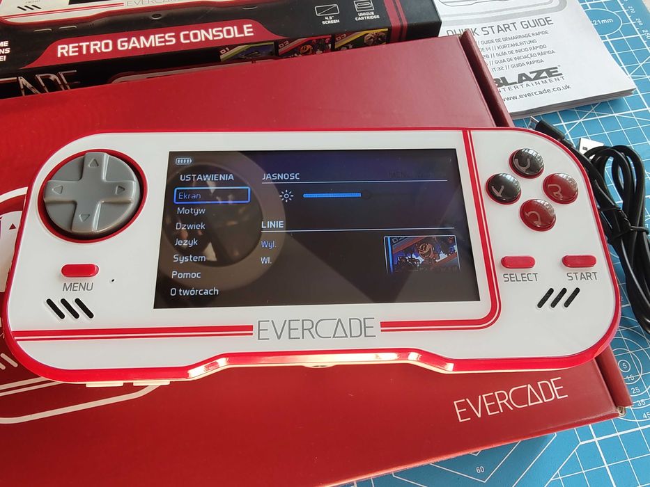 Konsola Evercade Handheld HDMI jak nowa+The C64 Collection 1 + etui