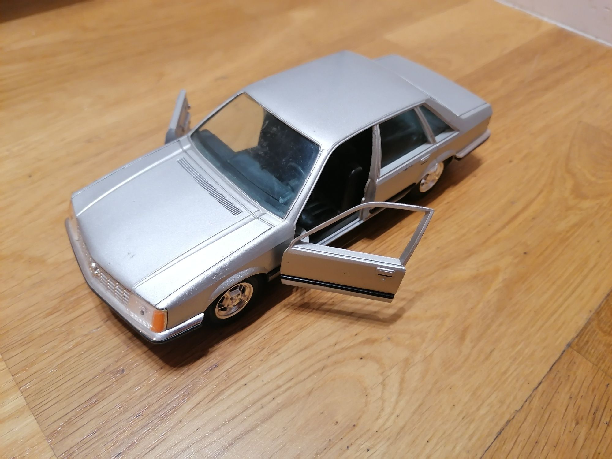 Opel Senator Gama Skala 1:25