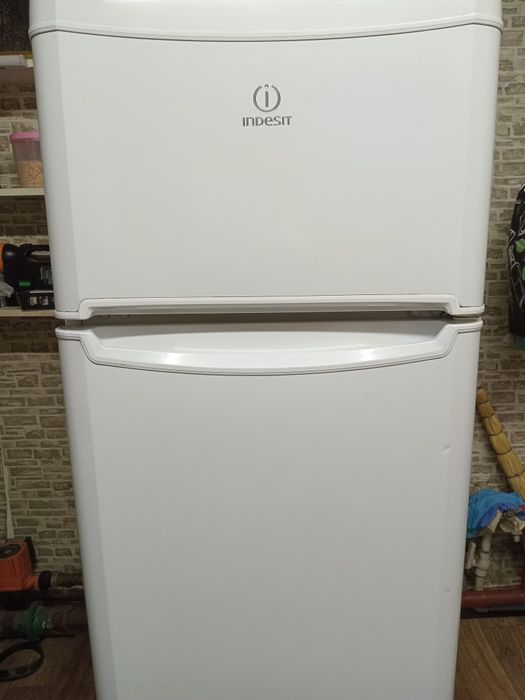 Продам холодильник Индезит