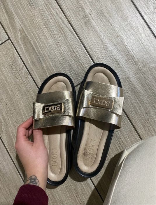 Klapki Booci stan idealny